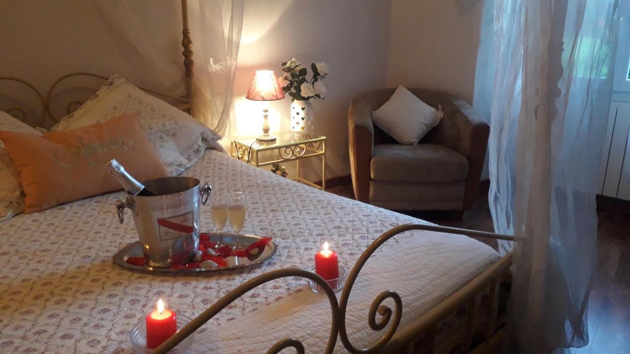 Couette-café Domaine De La Cour 3*